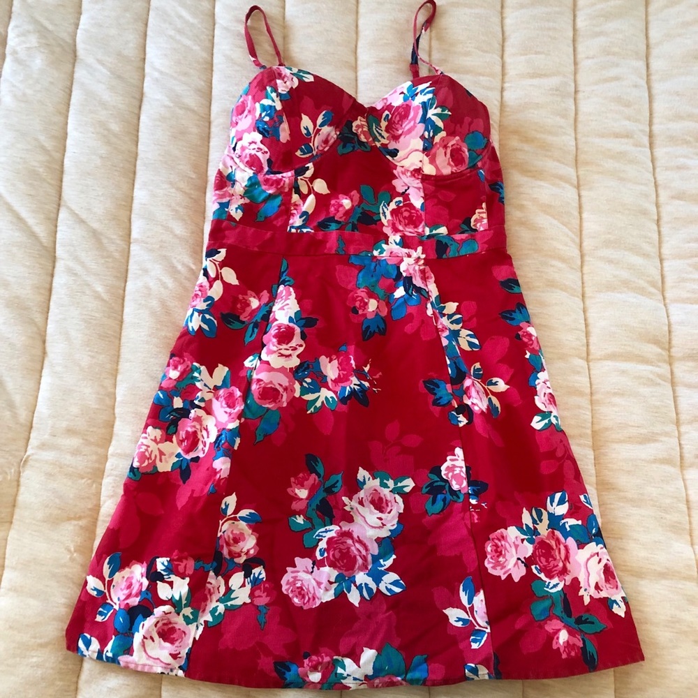 GUC flirty Jessica Simpson dress